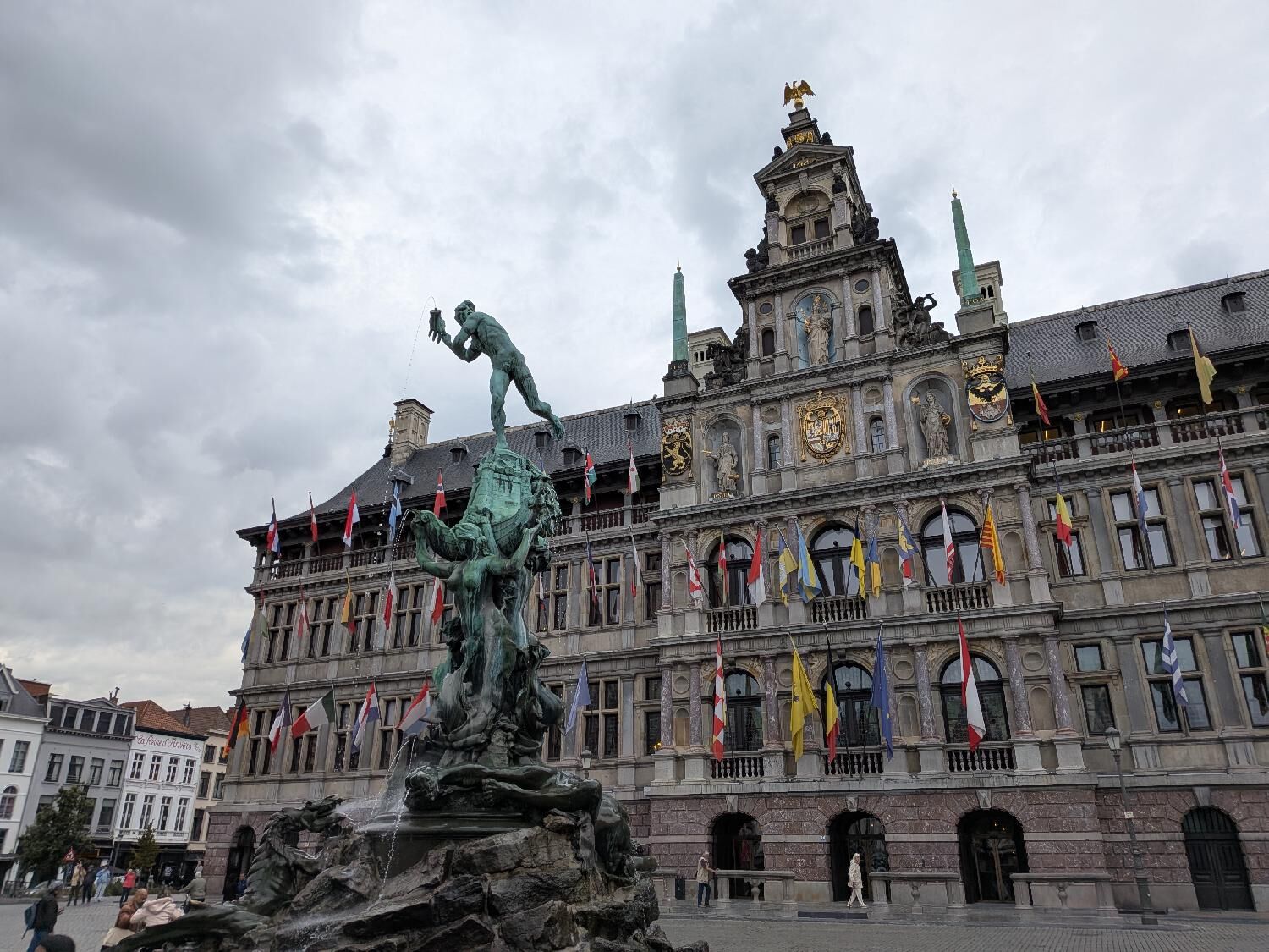 Antwerp statue that gave Antwerp its name